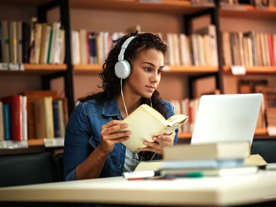 Student in library studying